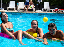 Літній дитячий табір на морі в Болгарії