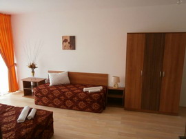 Вид кімнати в літньому дитячому таборі в Болгарії